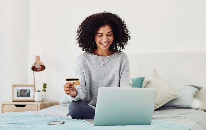 girl making loan payment with greylock billmatrix bill payment system online